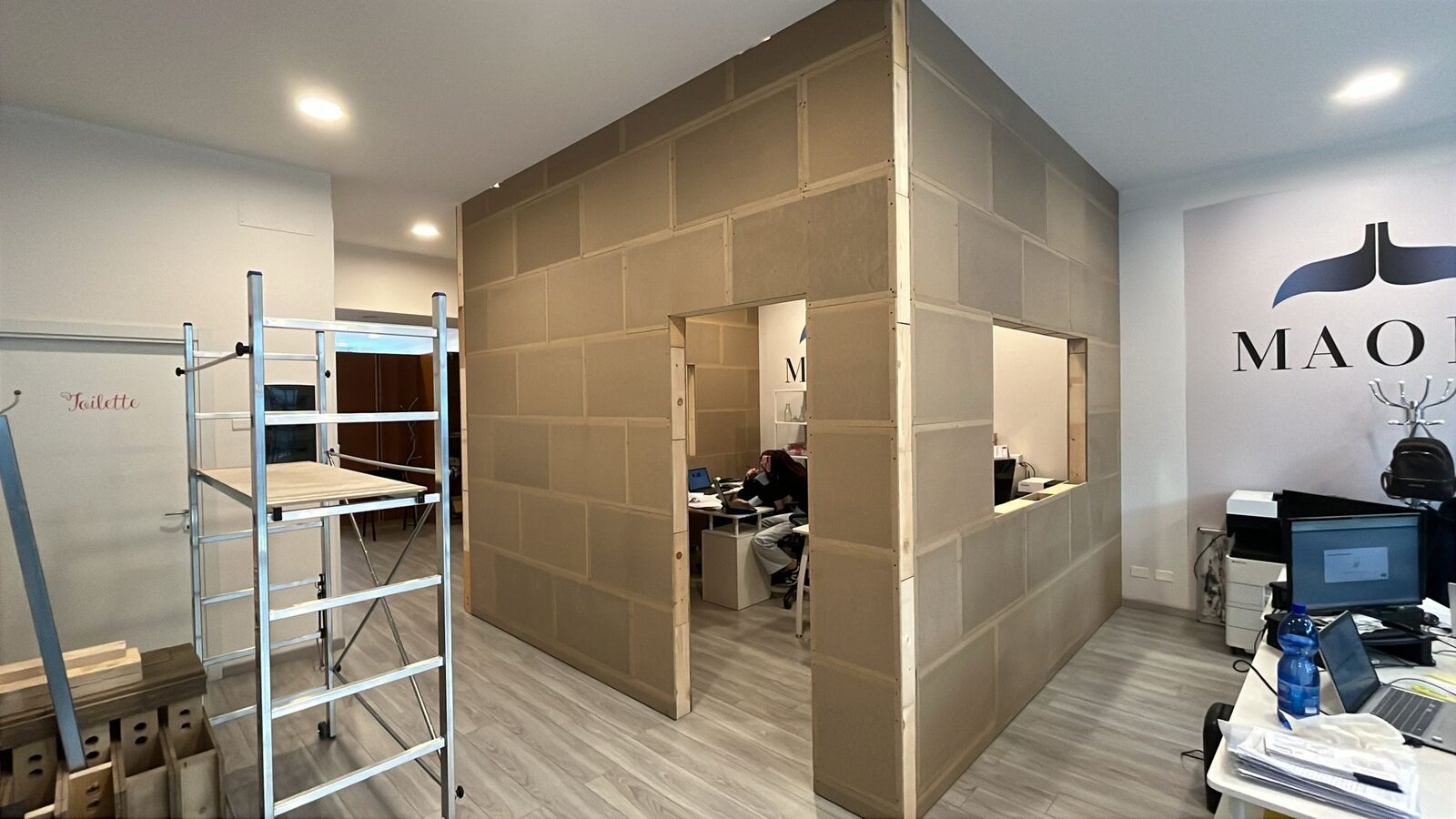 Nuovo ufficio realizzato con pareti e aperture TAKTAK®