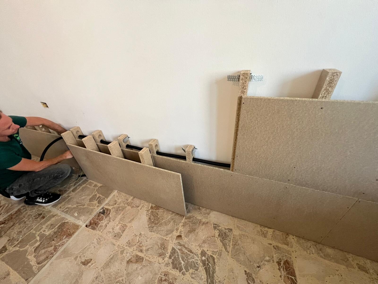 Passaggio di corrugati all’interno della controparete
